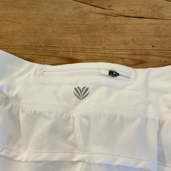 Junior white workout shorts - Picture 3 of 4